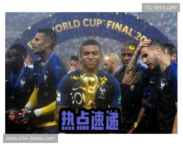 姆巴佩荣膺金球奖队友欢呼庆祝更衣室内欢腾如夺冠现场